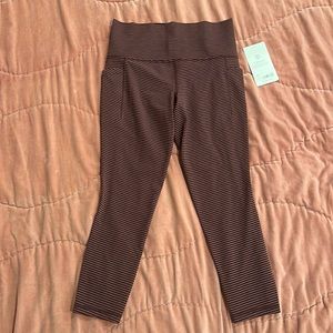 Athleta Salutation Stash Pocket II Textured 7/8 Tight
